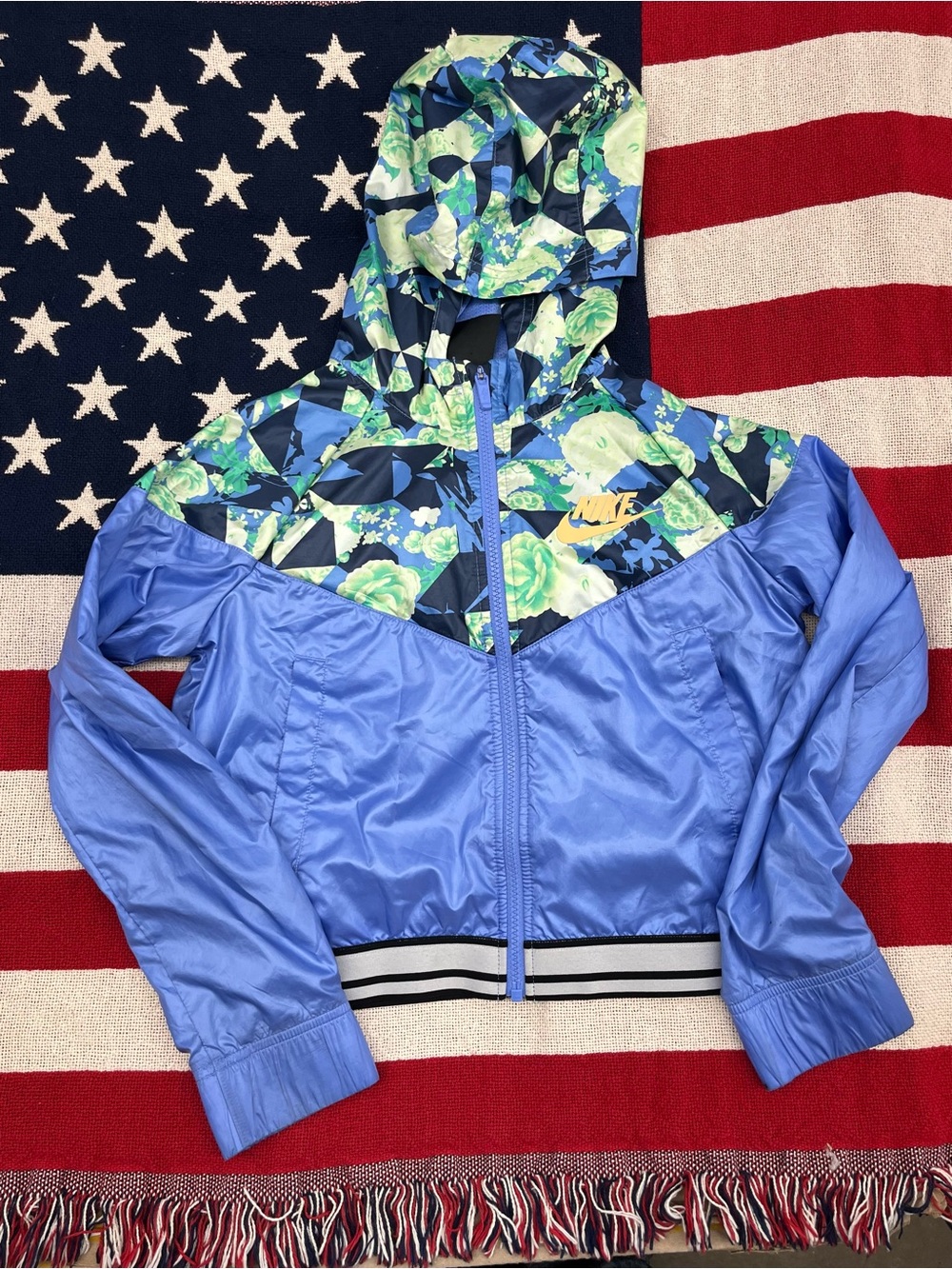 Nike Girls Blue Floral Hooded Windbreaker Jacket Girls Size Large 14/16